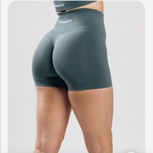 Alphalete amplify shorts in charcoal size small NEVER WORN